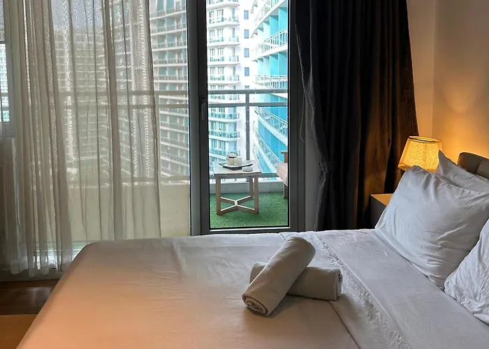 ホテル Azure Staycation マニラ市